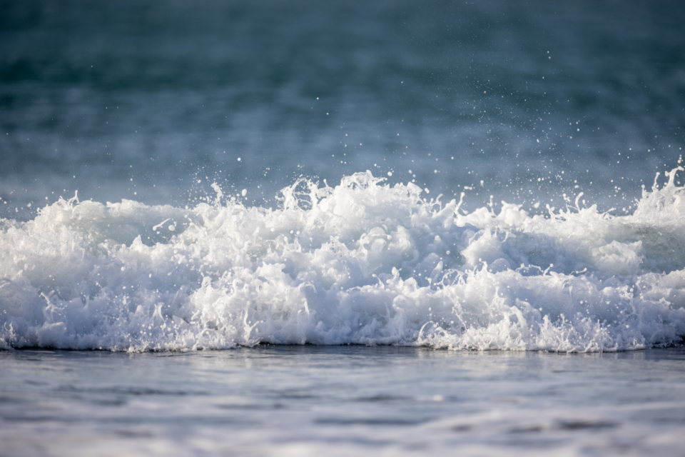 ocean-waves_bxtiut9wih