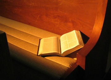 bible_on_pew_resized_0
