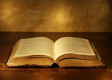 bible_open_on_table_0
