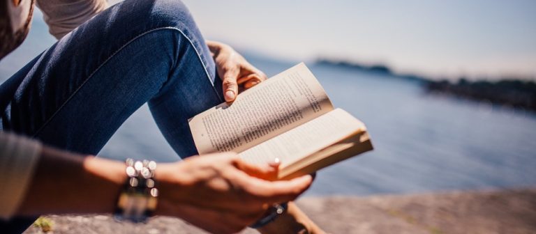 women_reading_970_425