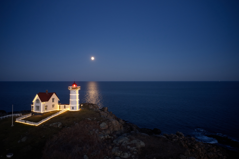 lighthouse-sky_t4z18oqgu8