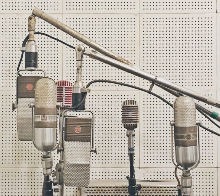 microphones-studio_v0ku6tzhst