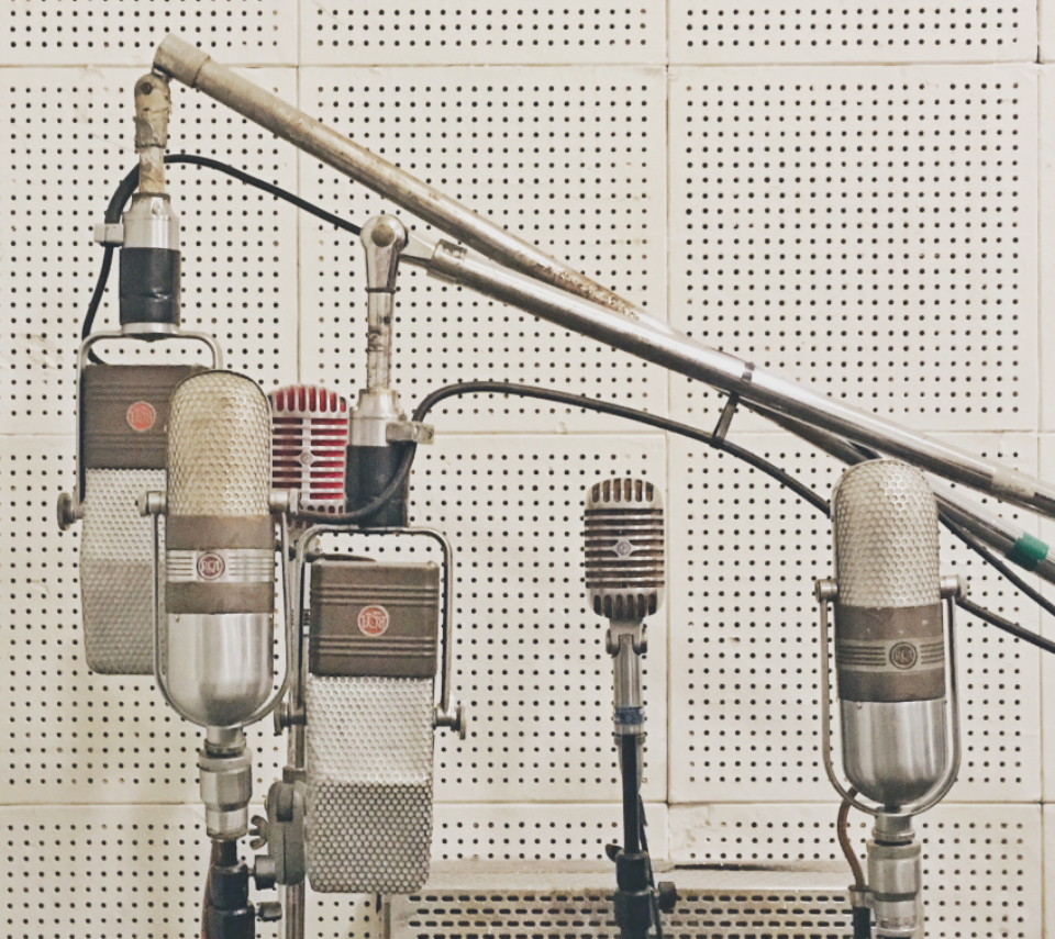 microphones-studio_v0ku6tzhst